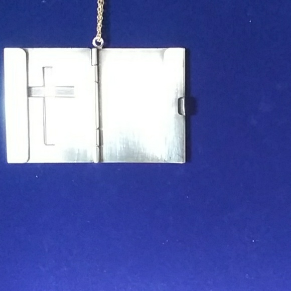 Very Vintage Bible Gold/Silvertone Locket - Picture 4 of 4